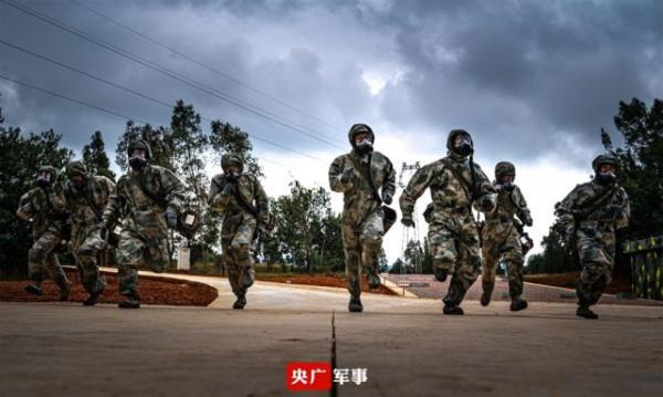 “象鼻人”“降魔神兵”……送你一組防化兵的高畫質寫真