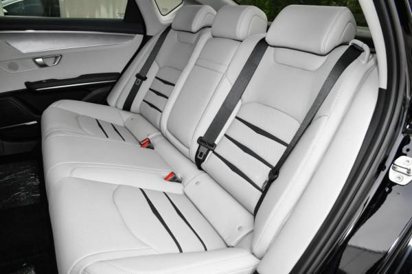 比亞迪e9，空間寬敞，配純電動222馬力，造型動感，售價22.98萬