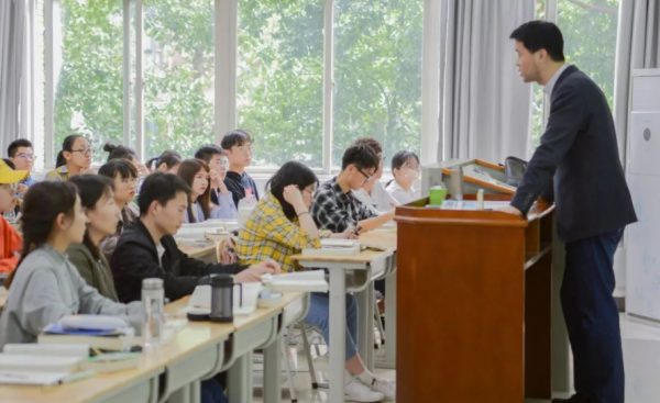 西安交大“女神”火了，大四拿到42萬獎學金，顏值與才華並存