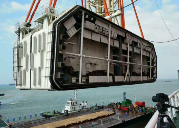 中國振華30超級起重船有多厲害？重量14萬噸，滿油可繞地球一圈半