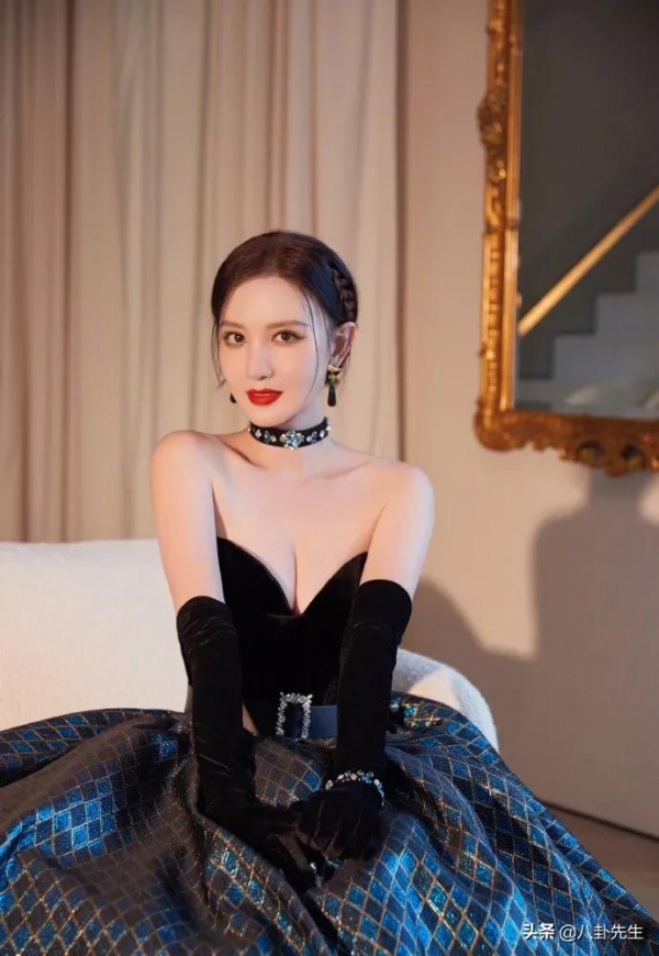 P圖前後差別大的6位明星:張萌判若兩人,關曉彤圓臉變V臉 P圖前後差別大的6位明星:張萌判若兩人,關曉彤圓臉變V臉