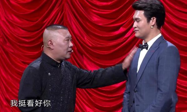 從喜劇演員到酒懵子,小沈龍再三挑戰觀眾底線,把粉絲當“韭菜” 從喜劇演員到酒懵子,小沈龍再三挑戰觀眾底線,把粉絲當“韭菜”