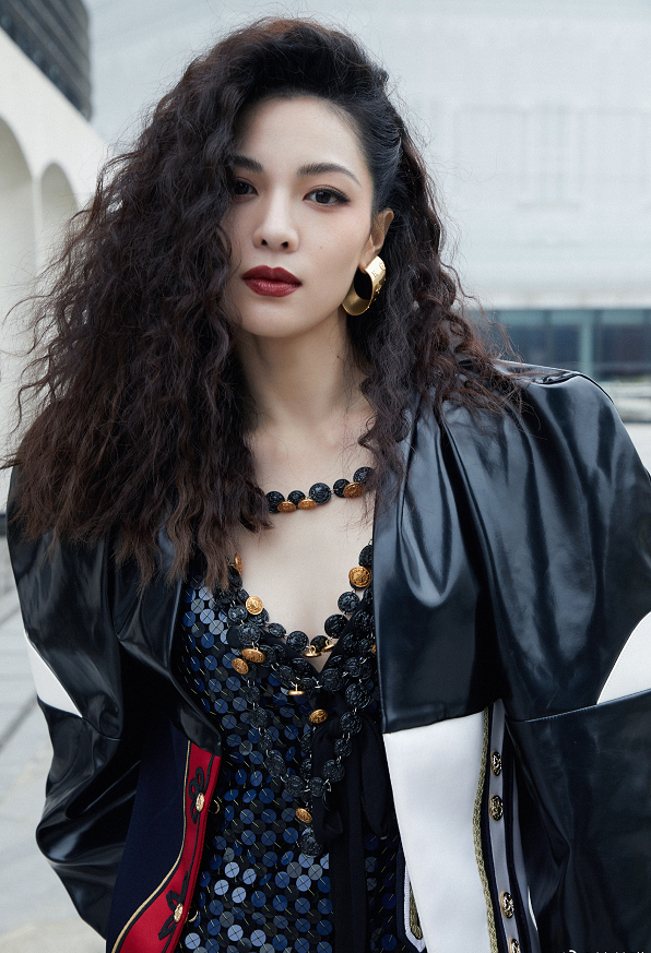 一個比一個P得狠!離開了打光和精修,女明星們到底長什麼樣? 一個比一個P得狠!離開了打光和精修,女明星們到底長什麼樣?