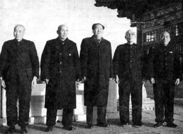 1950年,毛主席得知曾要開除他的校長窮困潦倒,派人送去1200斤米 1950年,毛主席得知曾要開除他的校長窮困潦倒,派人送去1200斤米