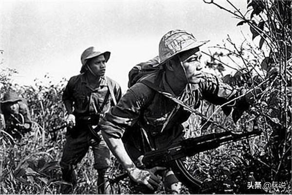 高射機槍平射,越軍血肉橫飛!槍管打紅輪著換,班長立一等功 高射機槍平射,越軍血肉橫飛!槍管打紅輪著換,班長立一等功