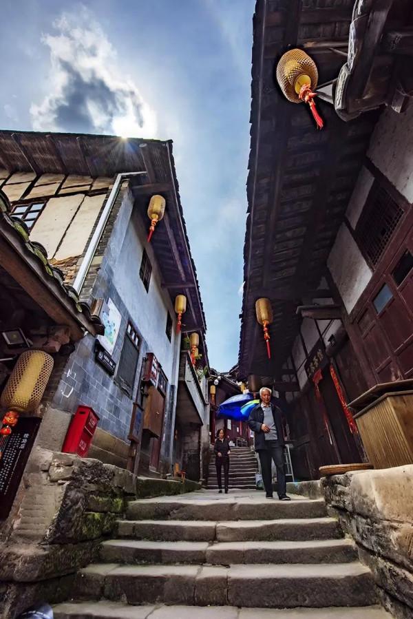 七律.米倉古道第一鎮