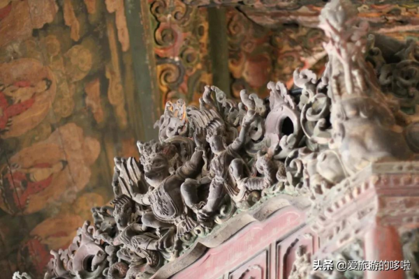 看展喝咖啡、賞壁畫、聽古樂…這座城市的寺廟也太厲害了吧