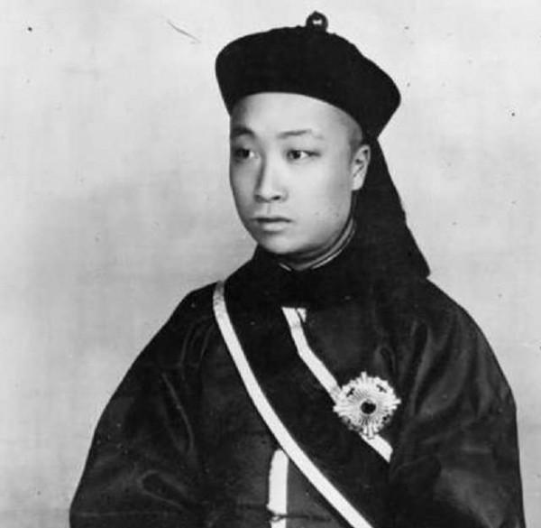 袁世凱逼溥儀退位時皇室態度如何？清朝的最後一天是怎樣的情形？