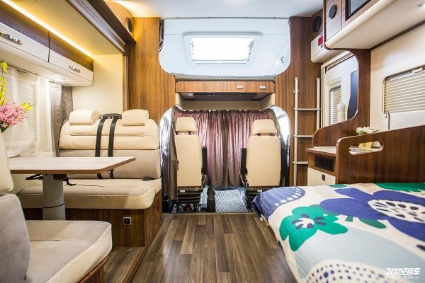 宇通新品，少見的佈局！適合三口家庭假期出遊的單拓展房車