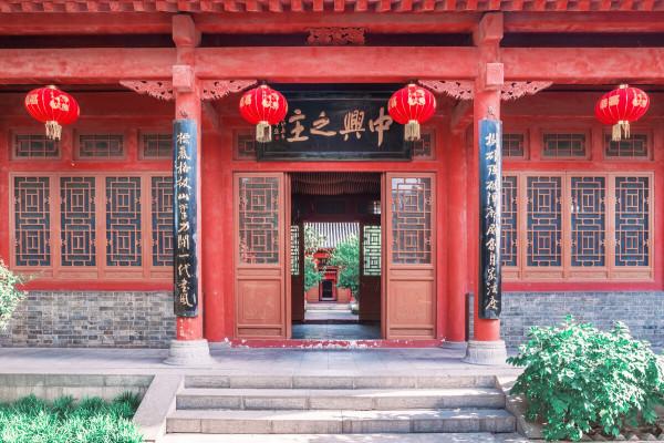 河南一鉅富豪宅火了，主人曾為各處景觀命名，距市區40分鐘車程