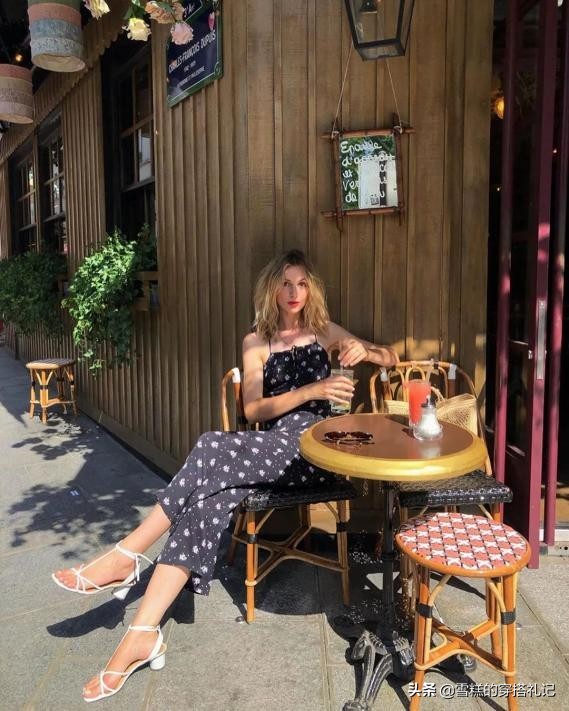 女人45歲以後,不管穿褲子還是裙子,少穿這2種鞋子,低階沒氣質 女人45歲以後,不管穿褲子還是裙子,少穿這2種鞋子,低階沒氣質