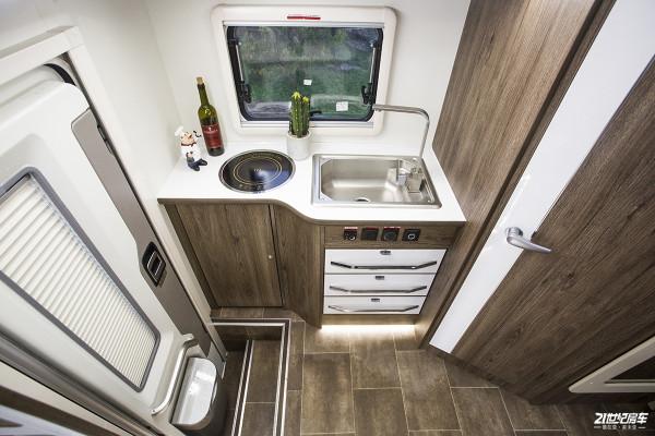 外觀辨識度高,內部佈局合理!實拍拓銳斯特海王星1號房車 外觀辨識度高,內部佈局合理!實拍拓銳斯特海王星1號房車