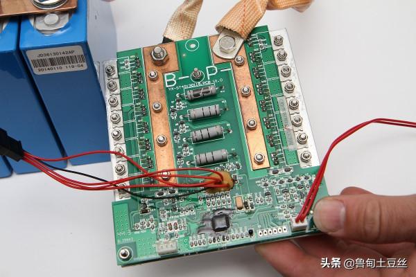 「轂銳馳」 為何你的電瓶撐不到一年?汽車電瓶養護需知 「轂銳馳」 為何你的電瓶撐不到一年?汽車電瓶養護需知