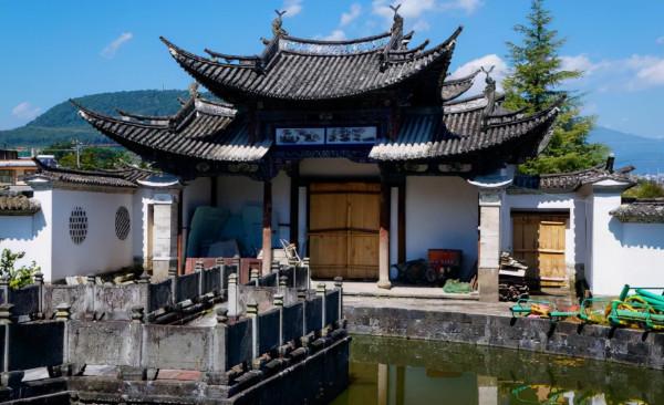 雲南有一古宅,主人靠玉石發家,是當地首富,曾娶緬甸公主為妻 雲南有一古宅,主人靠玉石發家,是當地首富,曾娶緬甸公主為妻