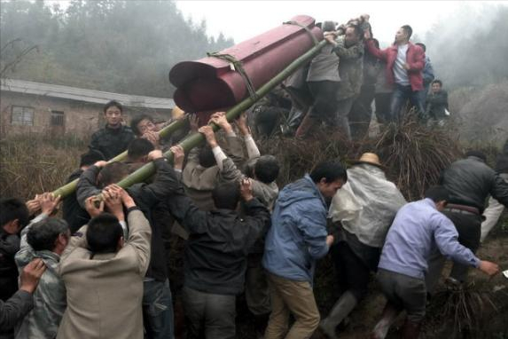 農村老人去世,需要大量的勞動力,一些年輕人啥都不願意回去? 農村老人去世,需要大量的勞動力,一些年輕人啥都不願意回去?