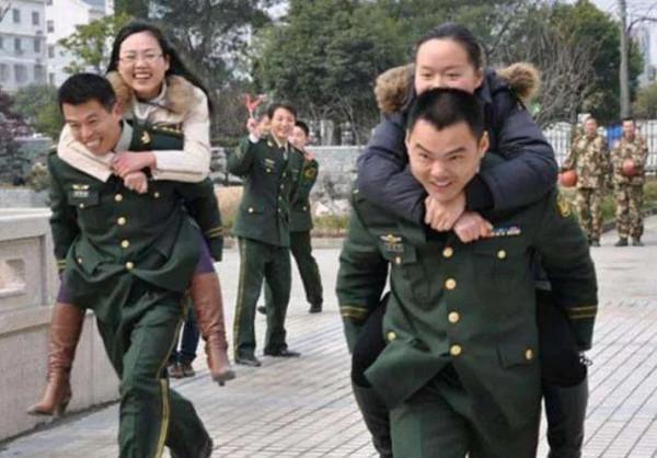 好奇！兵哥哥在部隊怎麼過年？原來軍營春節年味濃有特色