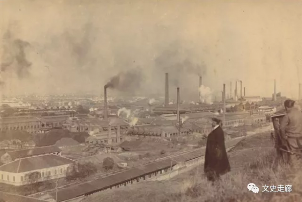 歷史上的今天2月12日，杜甫誕生，女真文字，封建君主制結束