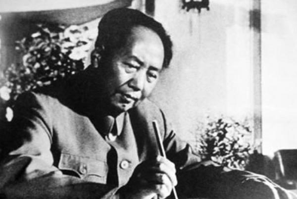 年長毛澤東4歲的同學來京,剛見面毛主席就叫他“叔祖父”,並親自為其夾菜 年長毛澤東4歲的同學來京,剛見面毛主席就叫他“叔祖父”,並親自為其夾菜