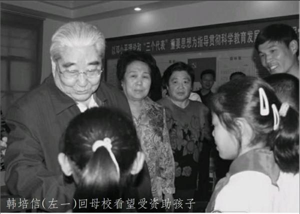 他18歲參加革命，曾主政蘇州揚州，兩度擔任江蘇省委書記活到97歲