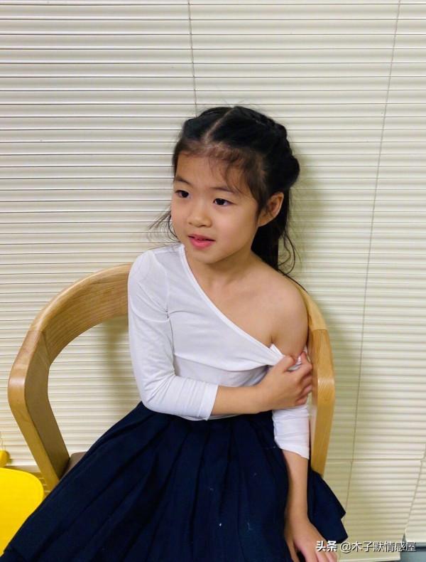 37歲結婚，39歲生下兒子，40歲生下女兒的安以軒，滿屏都是幸福