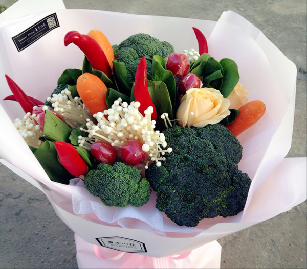 郭晶晶送給霍啟剛一束蔬菜花 這是咋情況？快來康康蔬菜花語