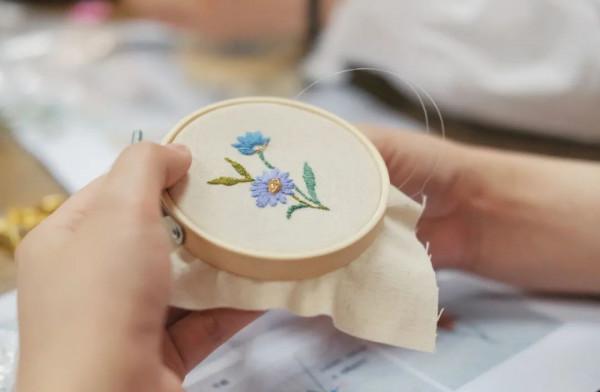 在這場展覽中聆聽明清緙繡書畫和黃道婆的繡織對話 在這場展覽中聆聽明清緙繡書畫和黃道婆的繡織對話