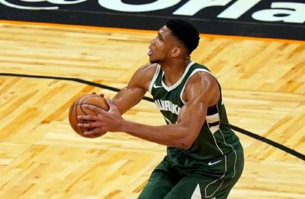 現役被&OpenCurlyDoubleQuote;投籃不準&rdquo;折磨的十大球星，威少坑隊友，西蒙斯被炮轟