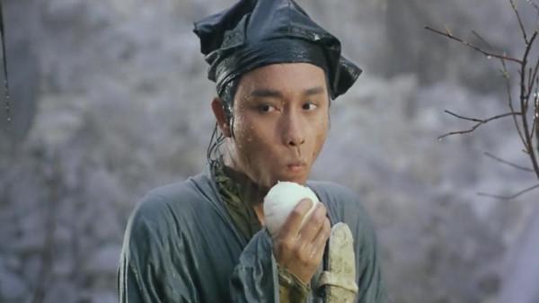 《倩女幽魂》開頭寧採臣吃了饅頭為何又要吐出來 《倩女幽魂》開頭寧採臣吃了饅頭為何又要吐出來