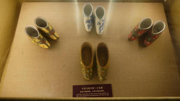臺兒莊古城“三寸金蓮”展館參觀（2）