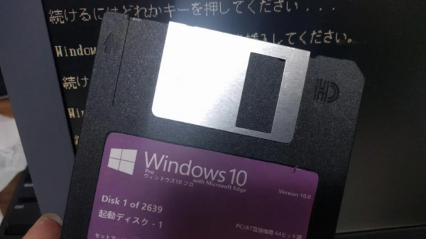 用2700張軟盤安裝Win10系統，日本人真有這麼守舊嗎？