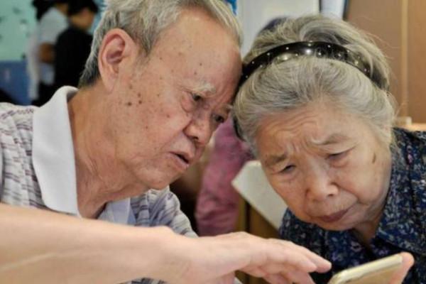 為啥老人身上有一股臭味？建議55歲後，堅持3個習慣，或老了沒味