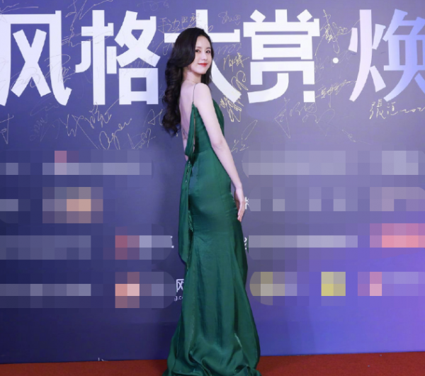 最新女星紅毯！蔣勤勤扮嫩、郭采潔翻車，楊冪用場外生圖美貌秒殺