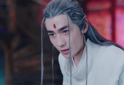 演技大爆發，這6位一人分飾多角出神入化，性格迥異讓人眼前一亮