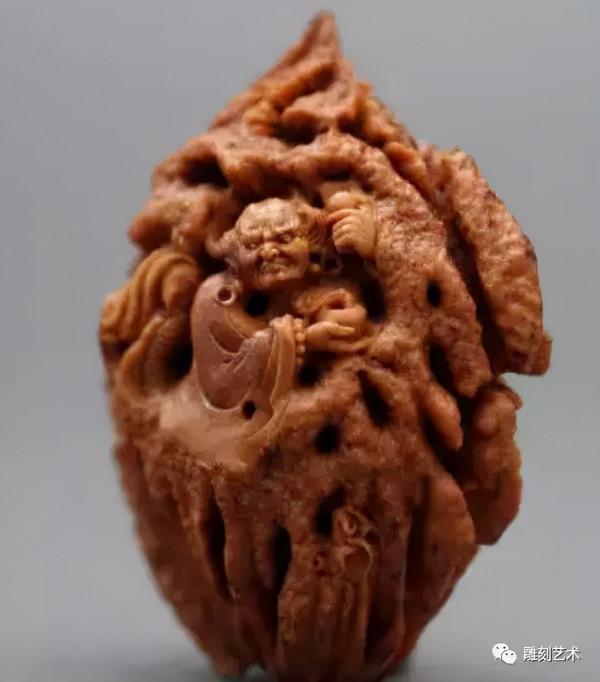 桃子誰都吃過,可是如此勁爆的桃核雕刻誰見過? 桃子誰都吃過,可是如此勁爆的桃核雕刻誰見過?