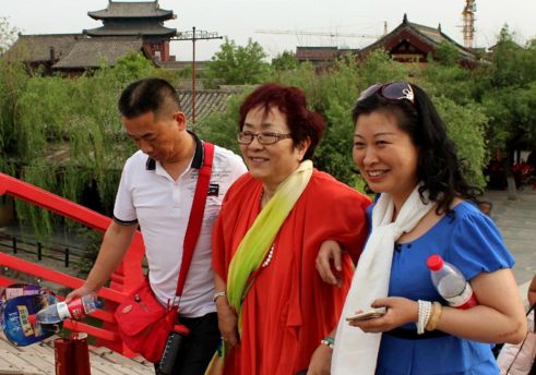 歌唱家謝莉斯：80年代聞名全國，50歲卻患上腦梗，67歲女兒去世