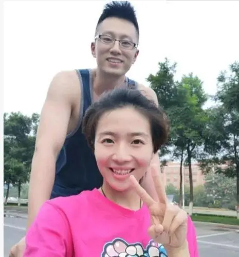 中國女排魏秋月：亞洲最美二傳，嫁郎平助教，與丈夫15歲就相識