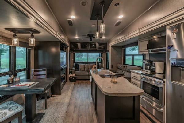 一群外國男網友分享家裡的舒適空間…有的品味真不錯啊