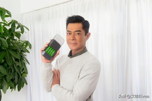 古天樂真會打扮，51歲穿棒球衫內長外短，年過半百巧克力膚色未變