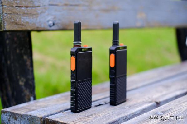 最遠10公里通話，像手機一樣薄？小米生態鏈極蜂超薄對講機開箱