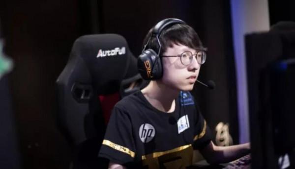 edg冠軍面板亮相/麻辣香鍋怒斥一鍵符文功能，沒有英雄理解