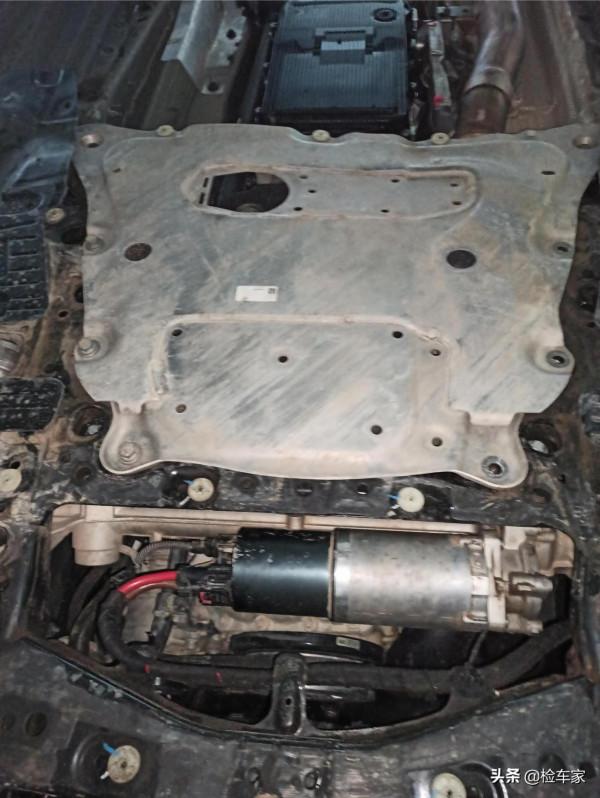 才開兩年的寶馬X5幾乎撞報廢,精修之後賣65萬,驗車師差點看走眼 才開兩年的寶馬X5幾乎撞報廢,精修之後賣65萬,驗車師差點看走眼