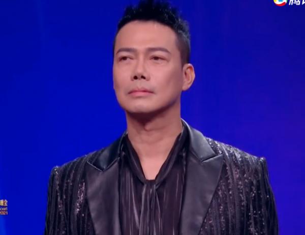 大灣區晚會群星爭奇鬥豔:王菲穿白裙如仙女,趙麗穎素色裙顯身材 大灣區晚會群星爭奇鬥豔:王菲穿白裙如仙女,趙麗穎素色裙顯身材