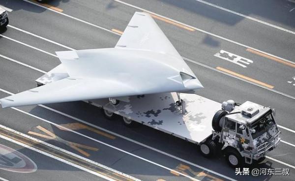 還在找轟-20?航展已經給出答案,目前攻擊-11才是20家族新成員 還在找轟-20?航展已經給出答案,目前攻擊-11才是20家族新成員