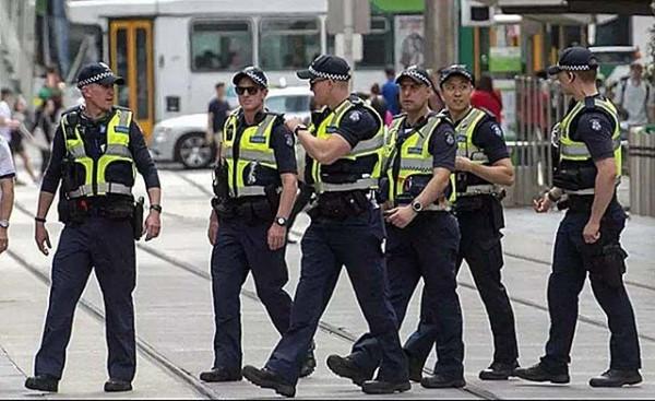 1986年，美國新娘在家中遇害，23年後翻案發現，兇手竟是身邊女警