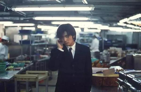 買二手衣服回家補、一張椅子用18年,這8位明星,有錢也沒亂花 買二手衣服回家補、一張椅子用18年,這8位明星,有錢也沒亂花