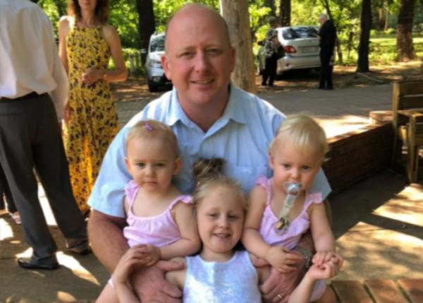 下班回家後,男子在房中發現3個孩子的遺體,警方懷疑是妻子乾的 下班回家後,男子在房中發現3個孩子的遺體,警方懷疑是妻子乾的