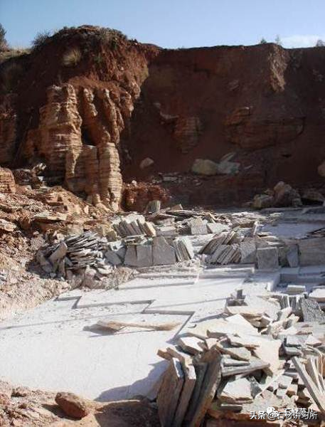 &OpenCurlyDoubleQuote;石頭寨&rdquo;裡看石頭