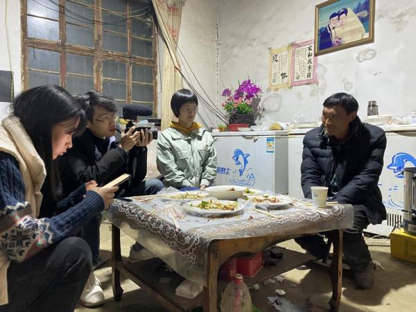 大衣哥的流量被拉麵哥搶了嗎?口碑分化,農村網紅有沒有幕後團隊 大衣哥的流量被拉麵哥搶了嗎?口碑分化,農村網紅有沒有幕後團隊