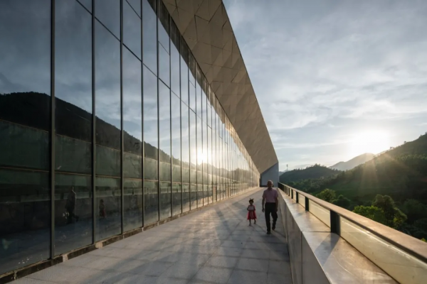 南方紅軍三年游擊戰爭紀念館,以石材、玻璃與光影詮釋歷史 南方紅軍三年游擊戰爭紀念館,以石材、玻璃與光影詮釋歷史