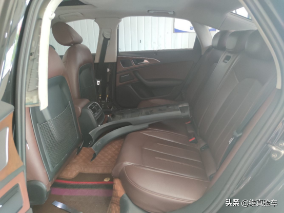 奧迪A6L四年貶值18萬，檢測師看了眼車頭就知道這輛車不簡單